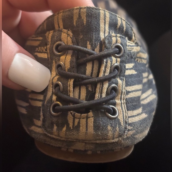 Lucky Brand Women's Navy and Cream Ballet Slip-ons - Picture 4 of 12